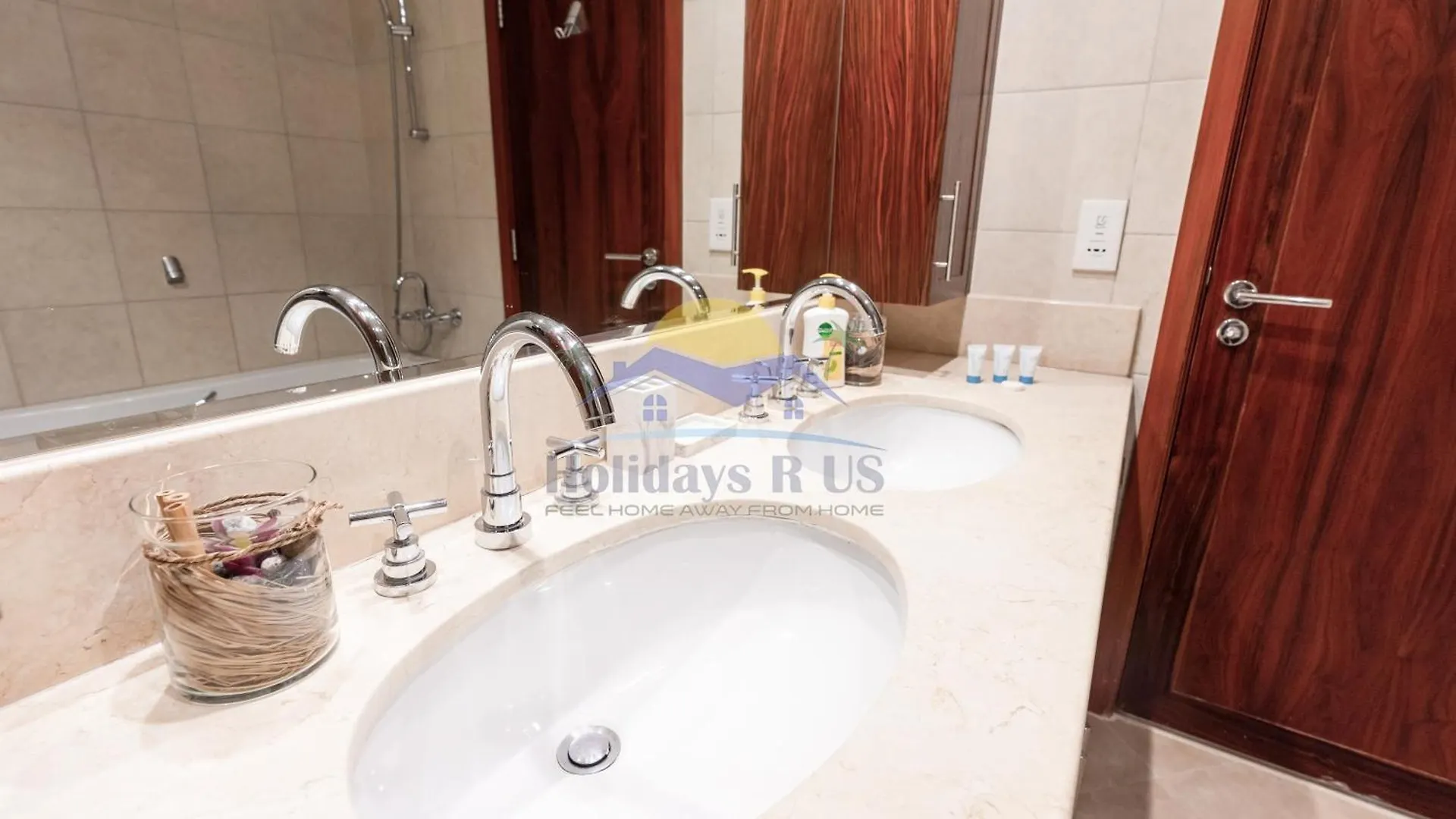 Holidays R Us Villa 4 Bedroom Boulevard View Dubai